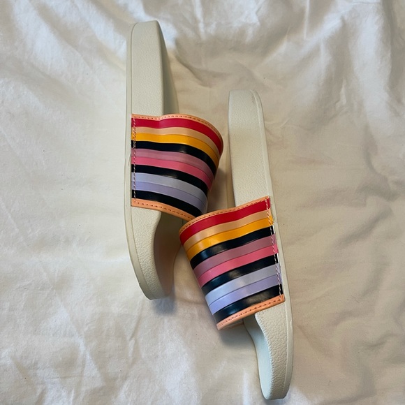 Aerie Slides - Picture 3 of 5